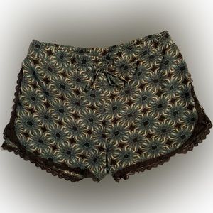 Sans Souci Women's S Small 2 3 4 5 Lace Trim Mini Boutique Shorts New Black